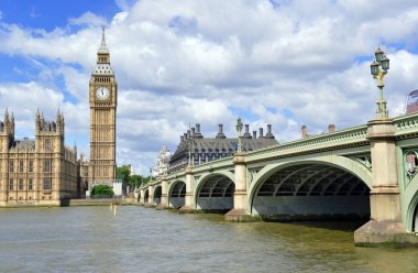 Big Ben Saat Kulesi, Elizabeth Tower olarak da bilinir Westminster Sarayı ve Parlamento Londra İngiltere'de İngiltere ve Brexit tartışmalar bir sembolü haline gelmiştir