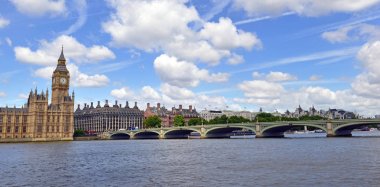 Big Ben Saat Kulesi, Elizabeth Tower olarak da bilinir Westminster Sarayı ve Parlamento Londra İngiltere'de İngiltere ve Brexit tartışmalar bir sembolü haline gelmiştir