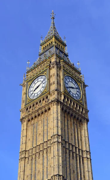 Torre del reloj Big Ben, también conocida como Elizabeth Tower cerca del Palacio de Westminster y el Parlamento en Londres Inglaterra se ha convertido en un símbolo de las discusiones sobre Inglaterra y el Brexit —  Fotos de Stock