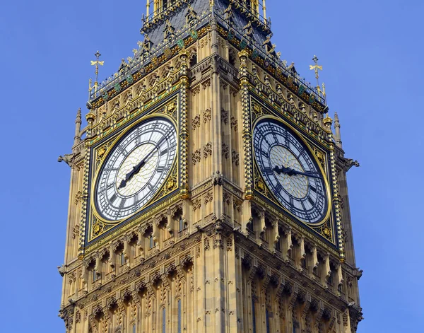 Torre dell'orologio del Big Ben, conosciuta anche come Elizabeth Tower vicino a Westminster Palace e Houses of Parliament a Londra L'Inghilterra è diventata un simbolo delle discussioni sull'Inghilterra e sulla Brexit — Foto Stock