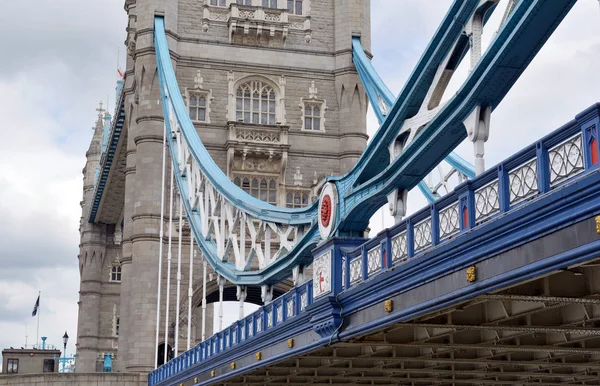 Πύργος γέφυρα πάνω από τον ποταμό Τάμεση, Αγγλία Λονδίνο, Ηνωμένο Βασίλειο — Φωτογραφία Αρχείου