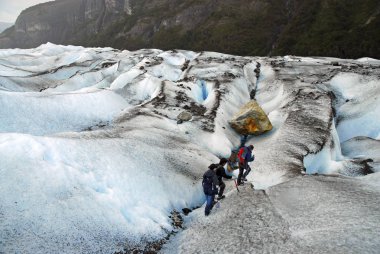Patagonya Arjantin yaklaşık Şubat 2008. Bu yürüyüşçü trekking buzul Chalten yanında, küresel ısınma ve İklim değişikliği neden buzullar erimeye ve kaybolur eğer geçmişte bir şey olabilir.