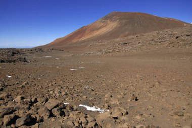 Mauna Kea volkan kırmızı kumları, yürüyüş ve büyük Hawaii adasında, ABD tırmanmak için popüler bir dağ Ring of Fire üzerinde bulunan. 