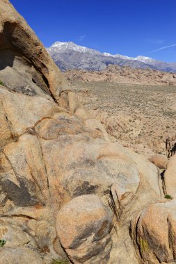 Alabama Hills, bir film için birçok Hollywood filmleri yanı sıra popüler rekreasyon alanı Mount Whitney altında konum Doğu Sierra, California ayarla