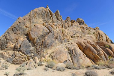 Alabama Hills, bir film için birçok Hollywood filmleri yanı sıra popüler rekreasyon alanı Mount Whitney altında konum Doğu Sierra, California ayarla