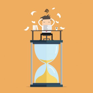 İşadamı çalışması zor bilgisayar üzerinde büyük kum saat son tarih kavramı.