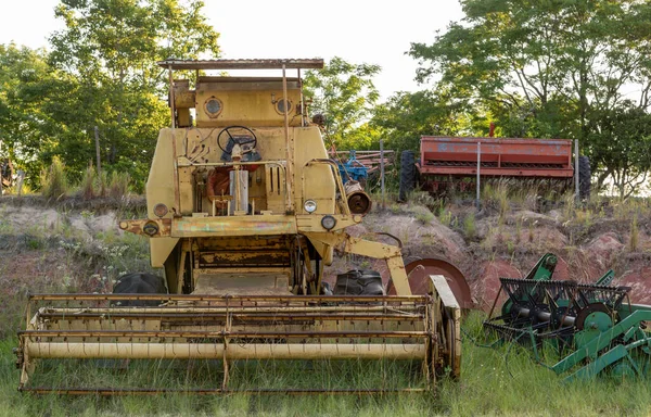 Máquinas Antigas Usadas Agricultura Hoje Vendidas Como Sucata Velha Tecnologia — Fotografia de Stock