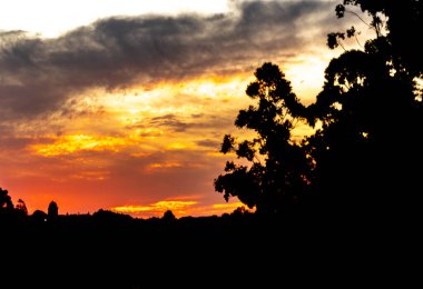 Cerro Chapado bölgesindeki kırsal alan, Jaguari şehrinin iç kesimi, SC, Brezilya. Tepelerin ve engebeli arazilerin olduğu, geçimlik tarımın uygulandığı bir yer.