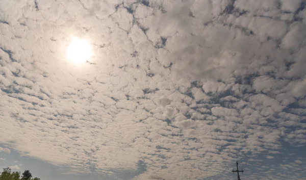 Mehrere Wolken Des Typs Schafe Blauen Himmel Über Ihnen Verdunkelte — Stockfoto