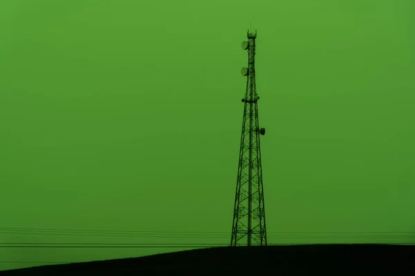 巴西南部电话数据通信塔的概要视图 电信基础设施 — 图库照片