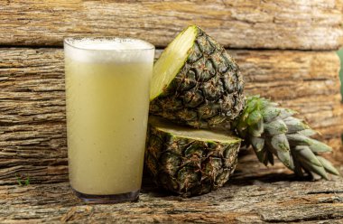 Taze ananas suyu ve meyve. Ananas suyu kilo vermek için iyidir çünkü lif yönünden zengindir. İştahı azaltır ve bağırsak fonksiyonlarını kolaylaştırır..