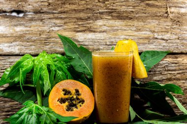 Formosa papaya suyu ve meyveler bildiğimiz Brezilya 'nın tipik bir çeşit papaya türüdür. Papaya, tropikal ve subtropikal bölgelerde yetişen portakal özlü bir meyvedir.