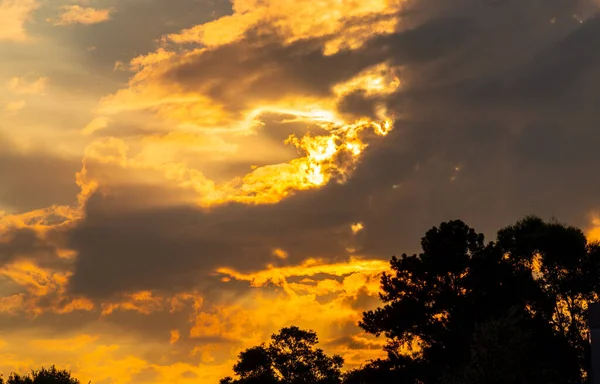 Sonnenuntergang Silhouette Wolken Orangen Tönen Himmel Über Südbrasilien Ländliche Landschaft — Stockfoto