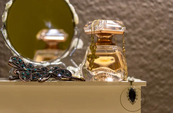 Skrzynka Biżuterię Close Naszyjniki Kolorowych Kamieni Biżuteria Bijouterie Kobieca Piękność — Zdjęcie stockowe
