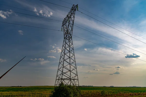 電気塔だ 送電線だ ブラジルのエネルギーインフラ 大豆生産分野のタワー ブラジルのエネルギー部門 — ストック写真