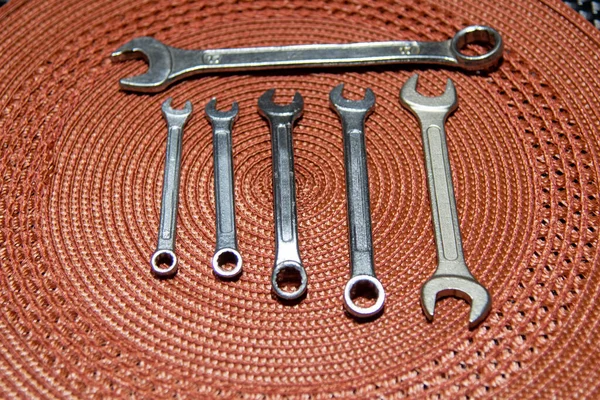 The wrench is widely used by the plumber or by someone who likes to do repairs at home. It is used in the placement of taps and has adjustment, which facilitates the placement and use