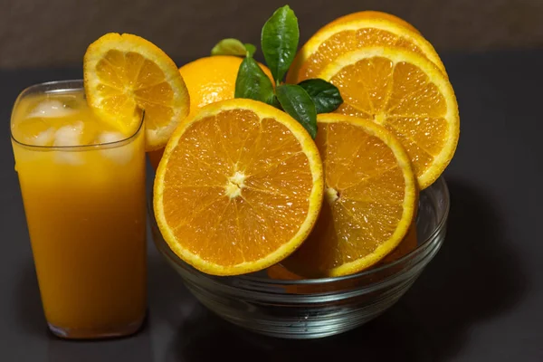 Citrus Sinensis 오렌지는 오렌지 오렌지로 도알려져 과일이다 피부는 노랗고 합니다 — 스톡 사진