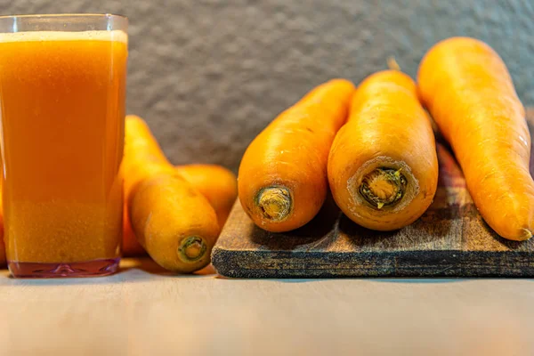 Succo Carota Daucus Carota Pianta Della Famiglia Delle Apiaceae Fonte — Foto Stock