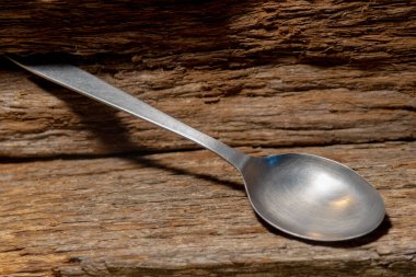 Ev gereçleri. Klinik kullanım için metal kurutucu ve kaşık. Metal kabuk ve ev eşyaları. Mutfak ve restoranlar için eşyalar. Yemek pişirmek ve hazırlamak için aletler