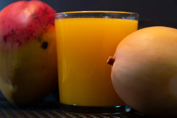 Mangosaft Mangifera Indica Tropische Früchte Früchte Reich Ballaststoffen Glas Reifen — Stockfoto