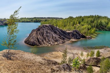 Eski kum çukur ve göl manzarası. Rusya. Tula bölgesi 