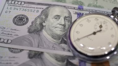 Para arka planda hareket