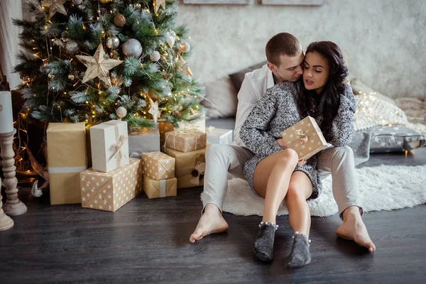 Falimy Láska Zima Dovolená Šťastný Pár Vánoční Ozdoby — Stock fotografie