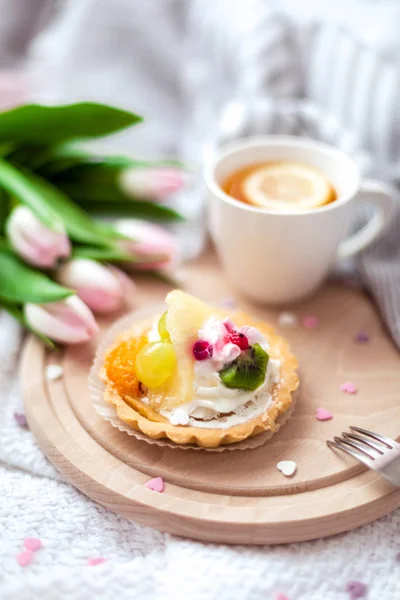 Romantische Ochtend Ontbijt Bed Selectieve Aandacht Aftelkalender Voor Valentijnsdag — Stockfoto