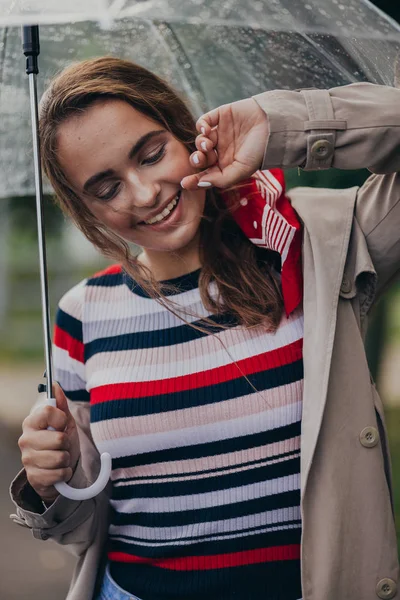 Ritratti Una Bella Giovane Donna Con Ombrello Sotto Pioggia Autunno — Foto Stock