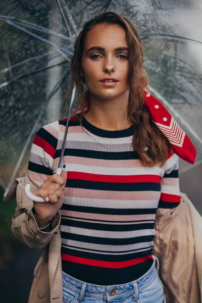 Ritratti Una Bella Giovane Donna Con Ombrello Sotto Pioggia Autunno — Foto Stock