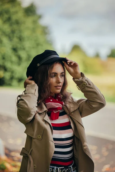 Portretten Van Een Mooie Jonge Vrouw Met Paraplu Onder Regen — Stockfoto