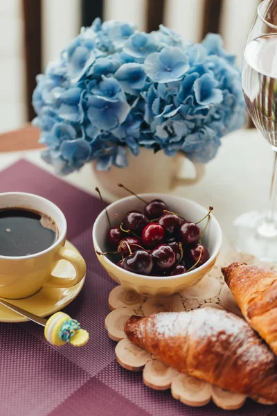 Morning Breakfast Balcony Croissants Coffee Berries — Stock Photo, Image
