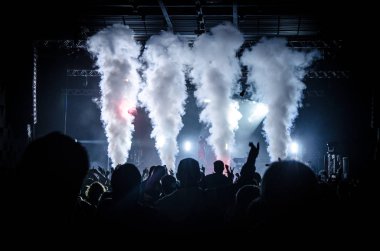  konserde siluetleri