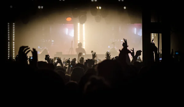 Konserde hafif performans