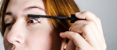 Kadın ve onun kirpikleri.