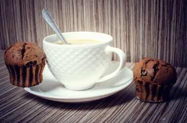 Çikolatalı kek ve kahve.