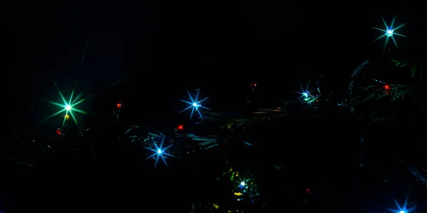 Las luces de Navidad son un símbolo clásico . — Foto de Stock