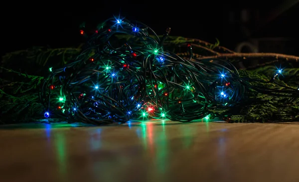 Las luces de Navidad son un símbolo clásico . — Foto de Stock