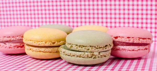 Colorful sweet macaroons — Stock Photo, Image