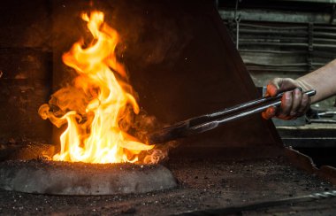 Demirci iş başında