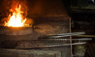 Demirci iş başında