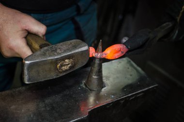 Demirci iş başında