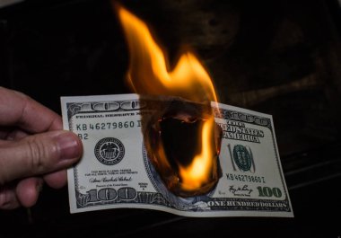 Yanan yüz Doları