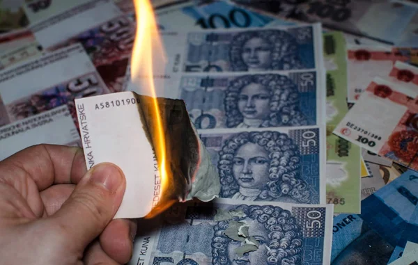 Brandende Kroatische geld — Stockfoto