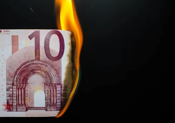Hořící deset euro — Stock fotografie