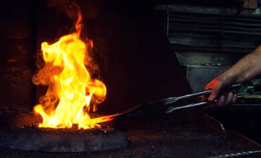 Demirci iş başında