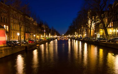 Gece Amsterdam kanal