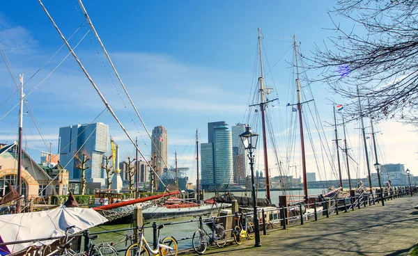 Statek portu w Rotterdamie — Zdjęcie stockowe
