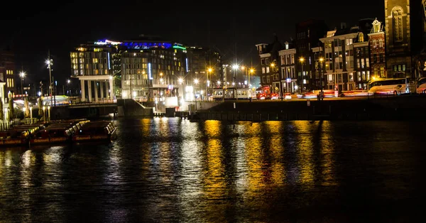 The busy Amsterdam street at night. — Stock Photo, Image