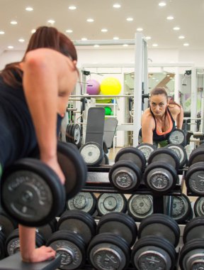 Genç güzel kadın fitness